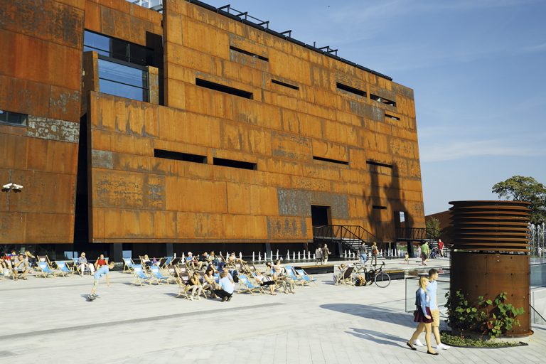 Dom z mitu, pamięci i nadziei