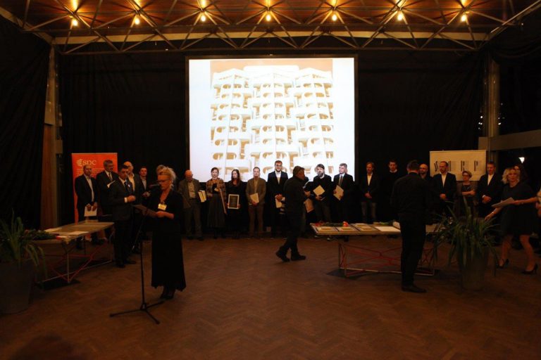 Odkrywanie architektury w betonie i betonu w architekturze