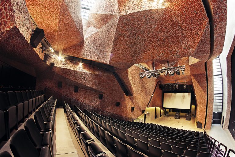 Gnieść, kłuć, ożywiać