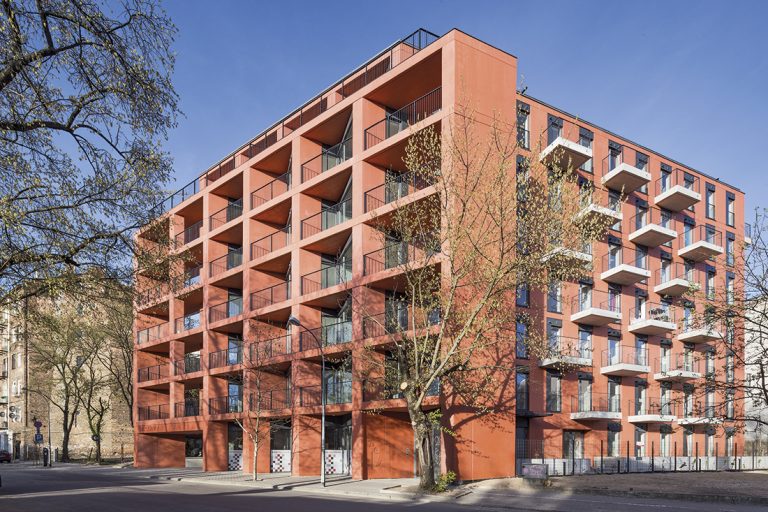 Sprzeczna wytycza drogę