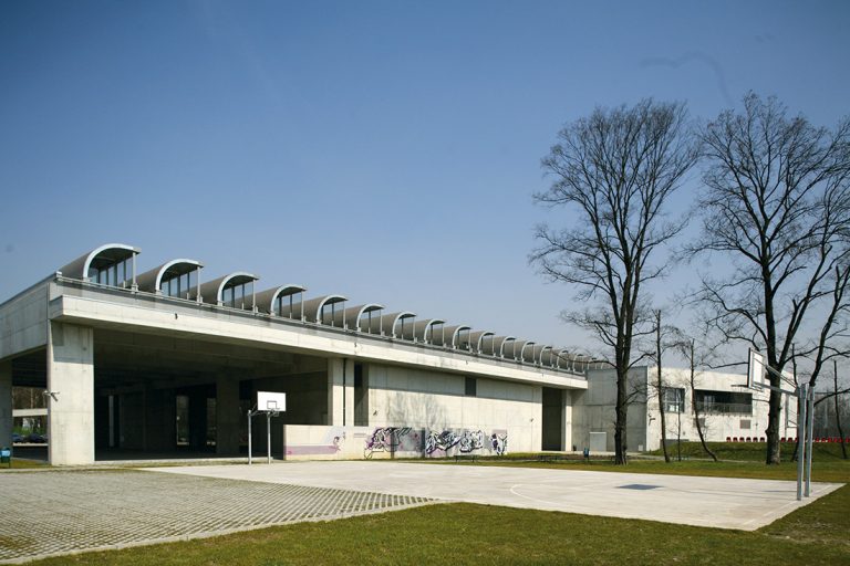 Swobodny gest z betonem w roli głównej