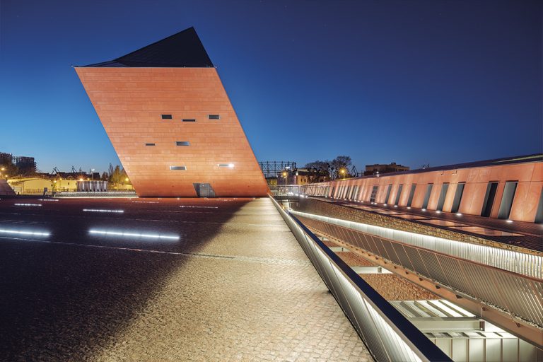 Zejść pod ziemię, zobaczyć wojnę