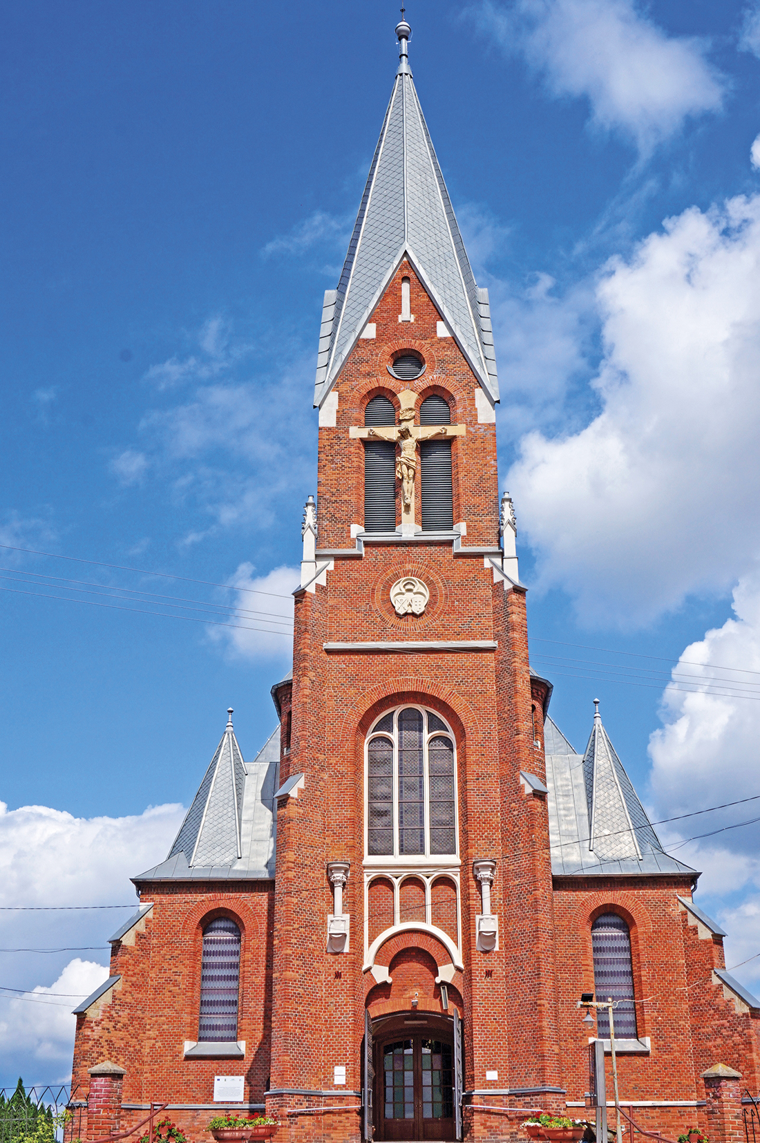 Kościół w Laszkach elewacja frontowa