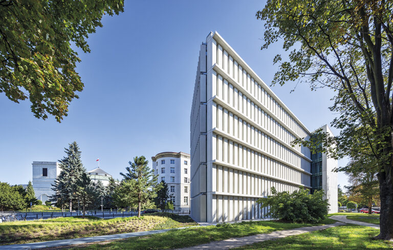 Dom w służbie państwa