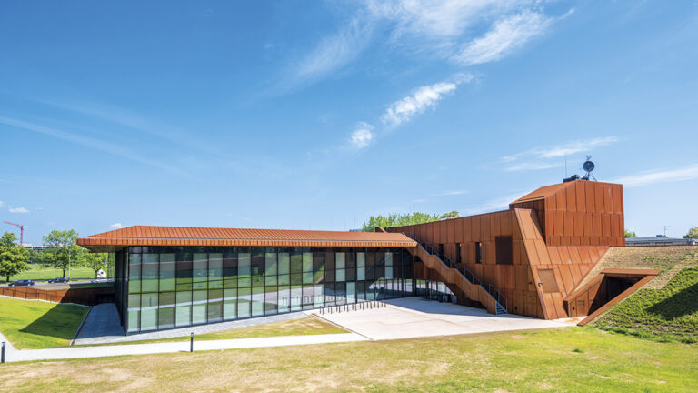 Beton pod stalową skórą