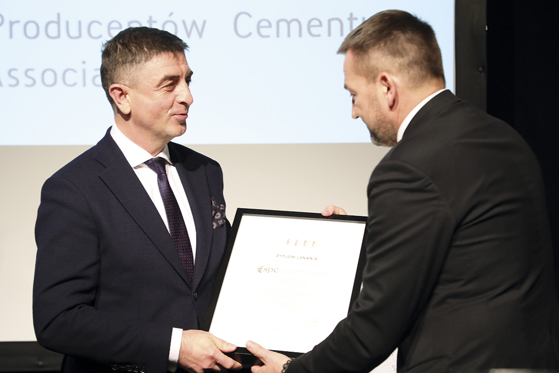 Dyplom uznania odebrał w imieniu zarządu SPC szef marketingu – Zbigniew Pilch 