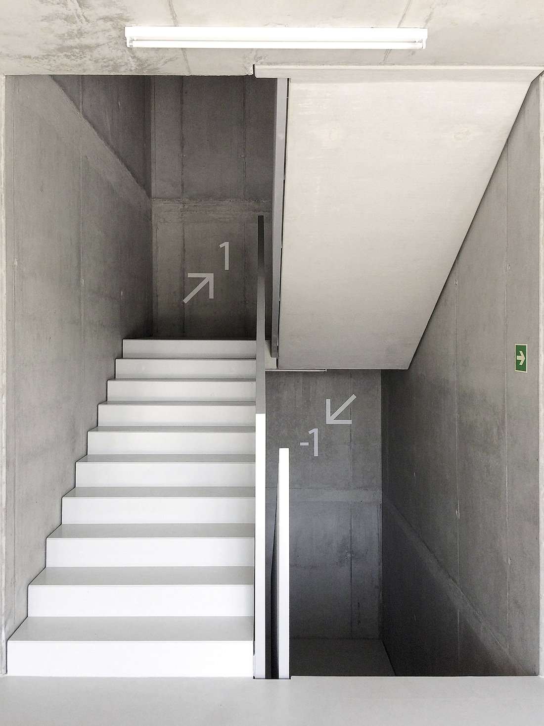 Budynek biurowy w Katowicach – przestrzenie wewnętrzne zostały wykonane w surowym betonie
