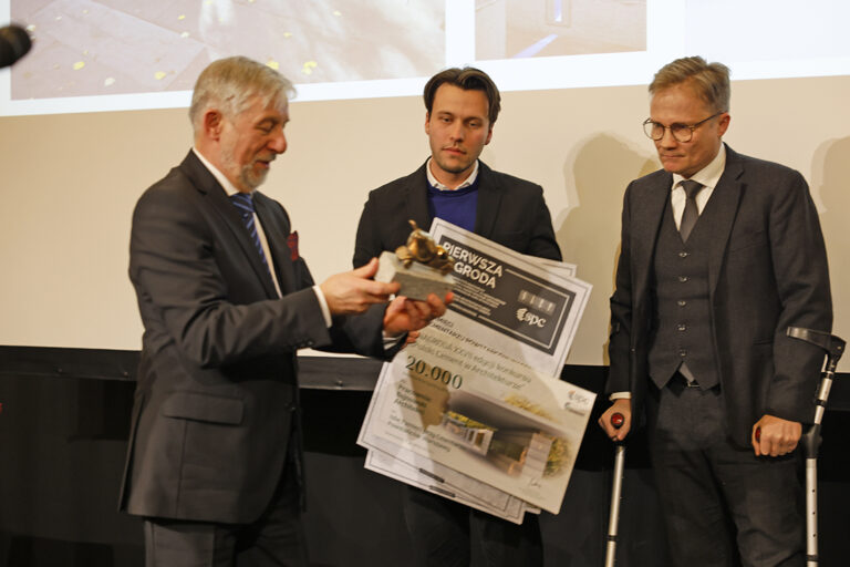 Życie i pamięć zapisane w warstwach betonu