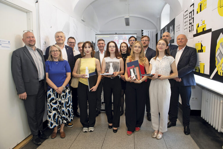 Korytarze, osie i statki kosmiczne