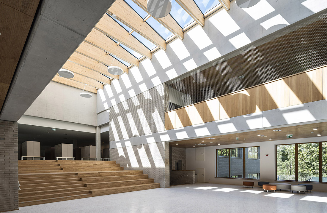 Szkoła podstawowa i przedszkole przy ul. Świderskiej w Warszawie